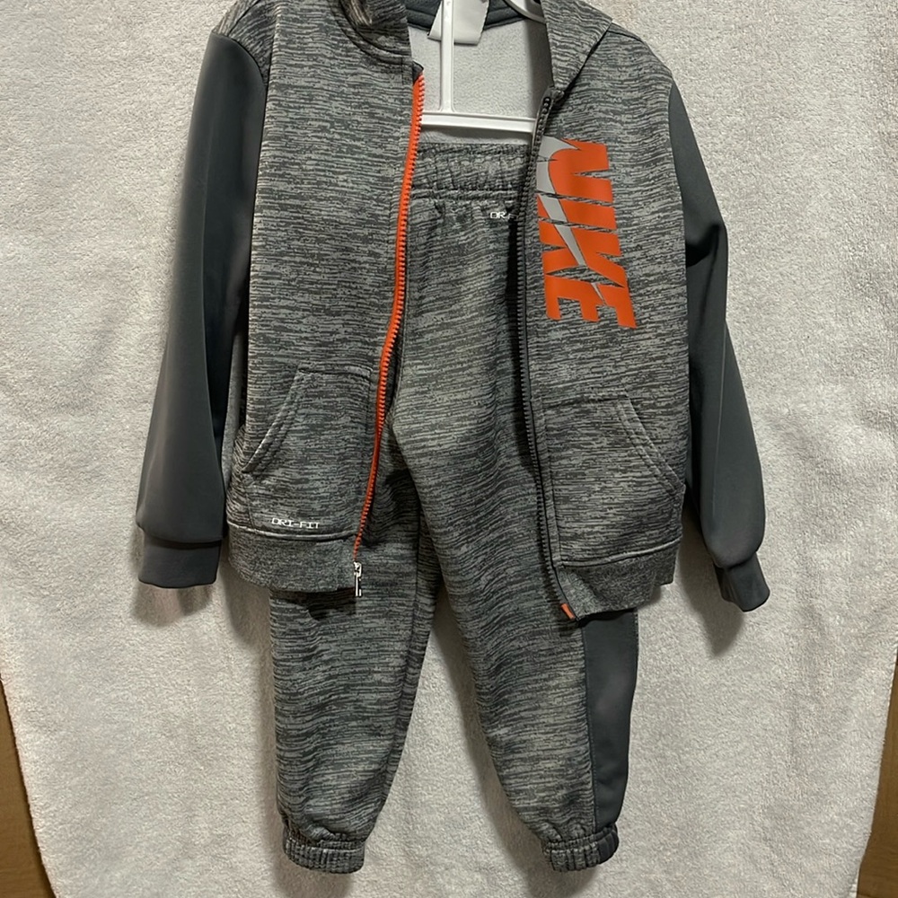 Boys Nike 4T dri fit jogging suit and cotton polyester blend hooded sweatshirt